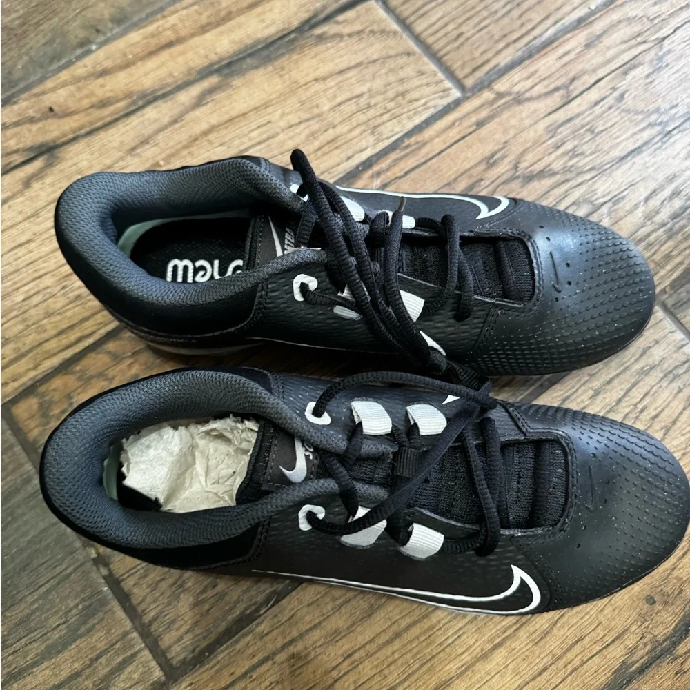 Nike Black and White Hyperdiamond‎ 4 Renew Softball Cleats